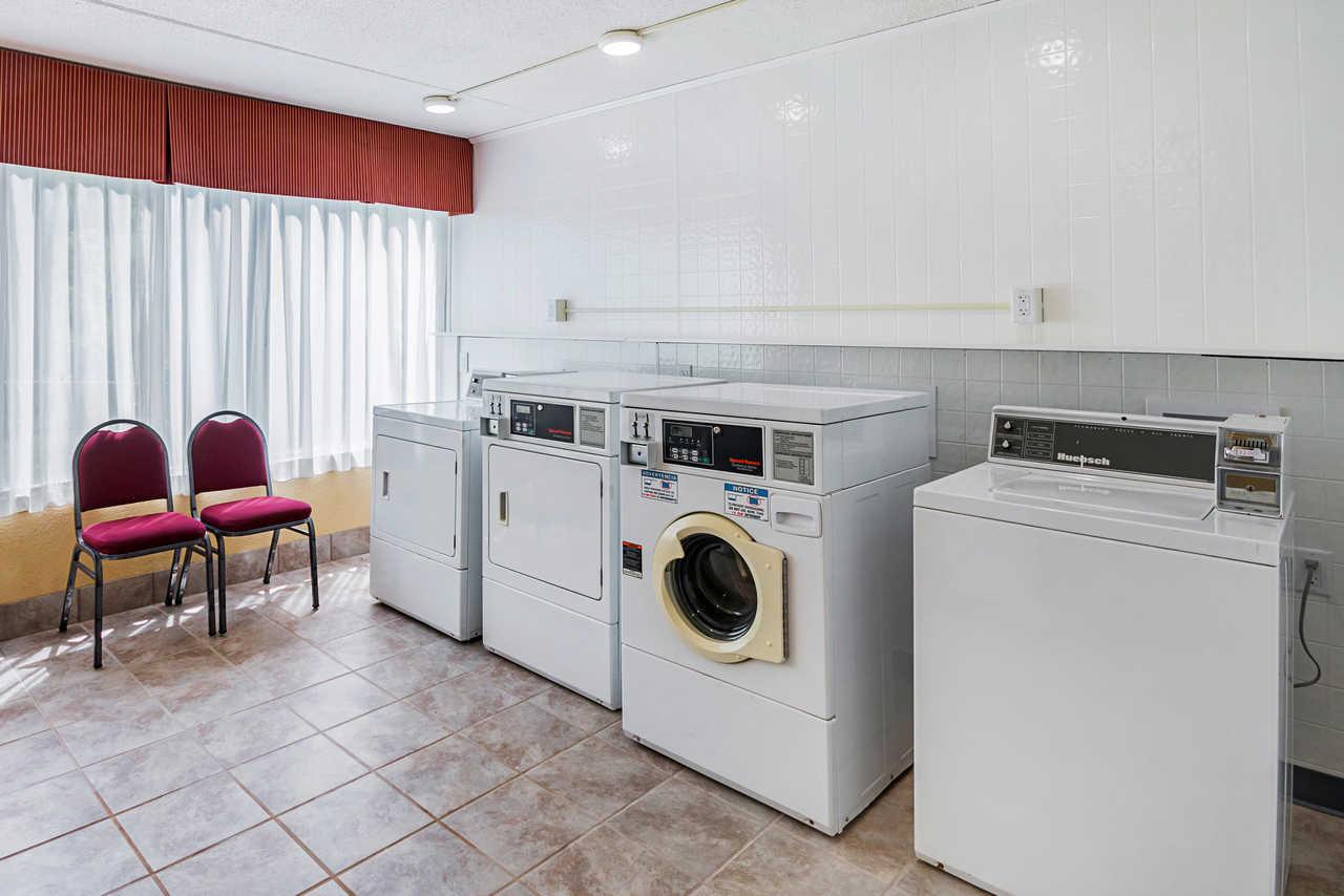 Suburban Extended Stay Hotel Fairmont Dış mekan fotoğraf